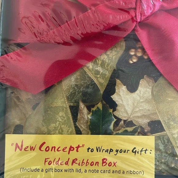 Christmas Gift Box Set - Includes Gift Box With Lid, Note Card & Ribbon - Picture 3 of 7